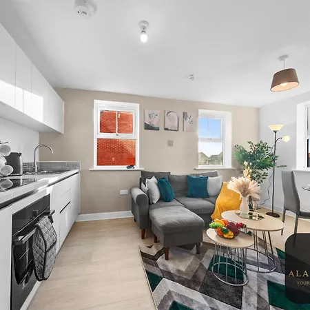 Spacious 2-bed House, Free Parking, Fast Wi-fi, Netflix, Contractors Welcome Dom wakacyjny *
