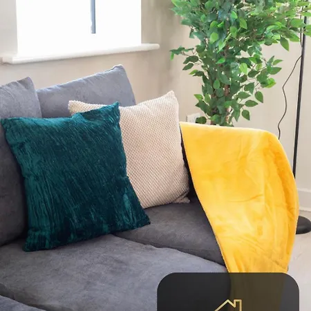 Spacious 2-bed House, Free Parking, Fast Wi-fi, Netflix, Contractors Welcome Dom wakacyjny