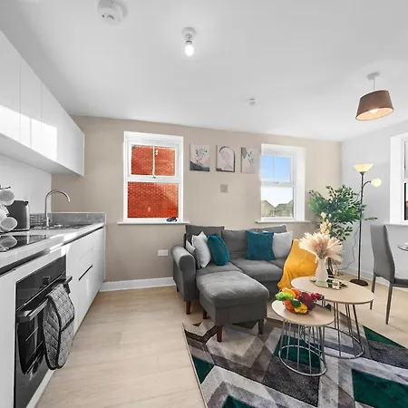 Spacious 2-bed House, Free Parking, Fast Wi-fi, Netflix, Contractors Welcome Holiday home Leeds (West Yorkshire)