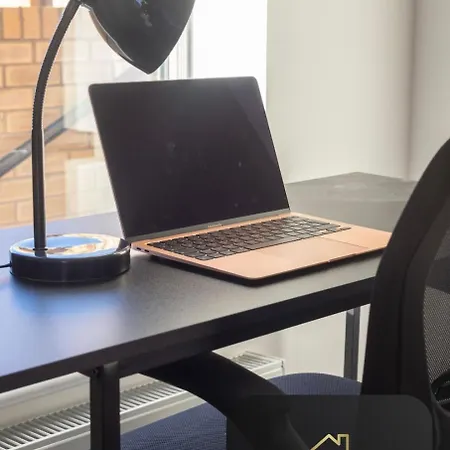 بيت للعطل Spacious 2-bed House, Free Parking, Fast Wi-fi, Netflix, Contractors Welcome