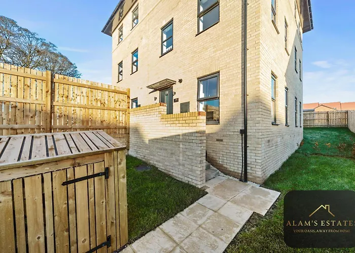 Spacious 2-bed House, Free Parking, Fast Wi-fi, Netflix, Contractors Welcome Semesterbostad Leeds (West Yorkshire)