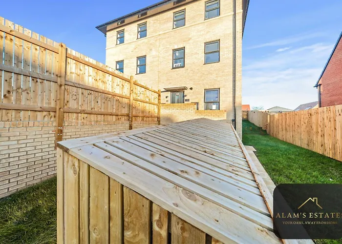 Semesterbostad Spacious 2-bed House, Free Parking, Fast Wi-fi, Netflix, Contractors Welcome *