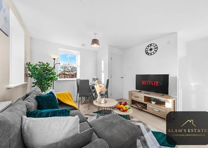 Spacious 2-bed House, Free Parking, Fast Wi-fi, Netflix, Contractors Welcome *