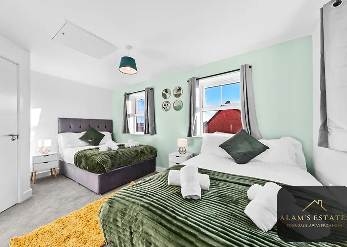 Semesterbostad Spacious 2-bed House, Free Parking, Fast Wi-fi, Netflix, Contractors Welcome *