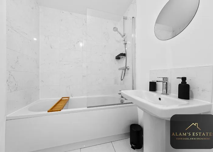 Spacious 2-bed House, Free Parking, Fast Wi-fi, Netflix, Contractors Welcome * Leeds (West Yorkshire)