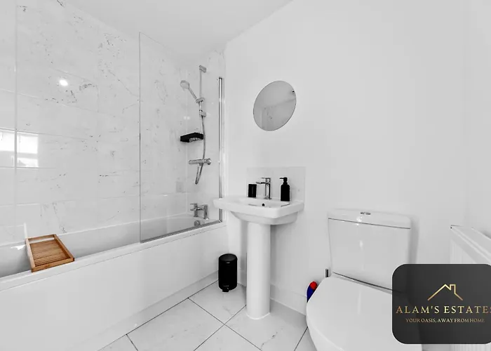 Spacious 2-bed House, Free Parking, Fast Wi-fi, Netflix, Contractors Welcome Semesterbostad Leeds (West Yorkshire)