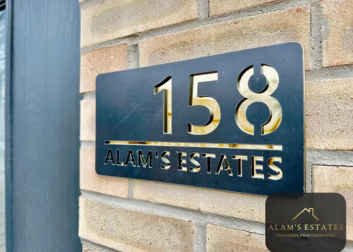 Spacious 2-bed House, Free Parking, Fast Wi-fi, Netflix, Contractors Welcome