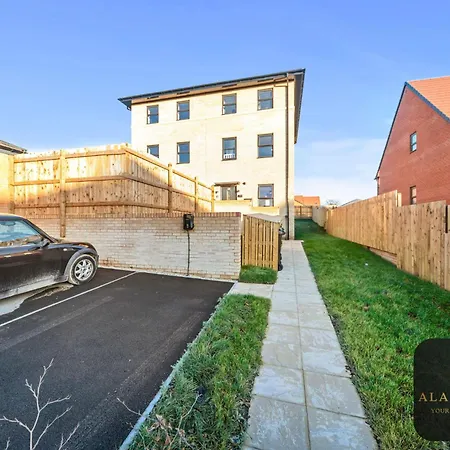 Spacious 2-bed House, Free Parking, Fast Wi-fi, Netflix, Contractors Welcome