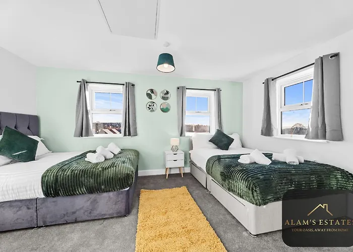 Spacious 2-bed House, Free Parking, Fast Wi-fi, Netflix, Contractors Welcome Holiday home Leeds (West Yorkshire)