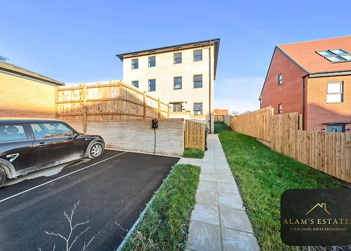 Spacious 2-bed House, Free Parking, Fast Wi-fi, Netflix, Contractors Welcome