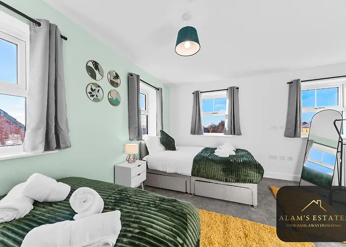 Spacious 2-bed House, Free Parking, Fast Wi-fi, Netflix, Contractors Welcome Holiday home Leeds (West Yorkshire)