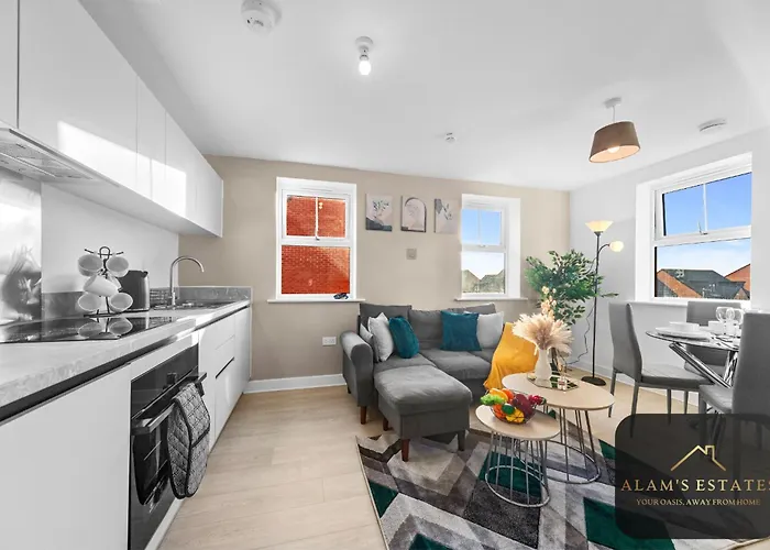 Spacious 2-bed House, Free Parking, Fast Wi-fi, Netflix, Contractors Welcome Holiday home *