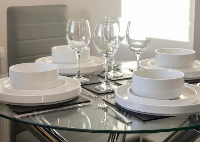 Spacious 2-bed House, Free Parking, Fast Wi-fi, Netflix, Contractors Welcome * Leeds (West Yorkshire)