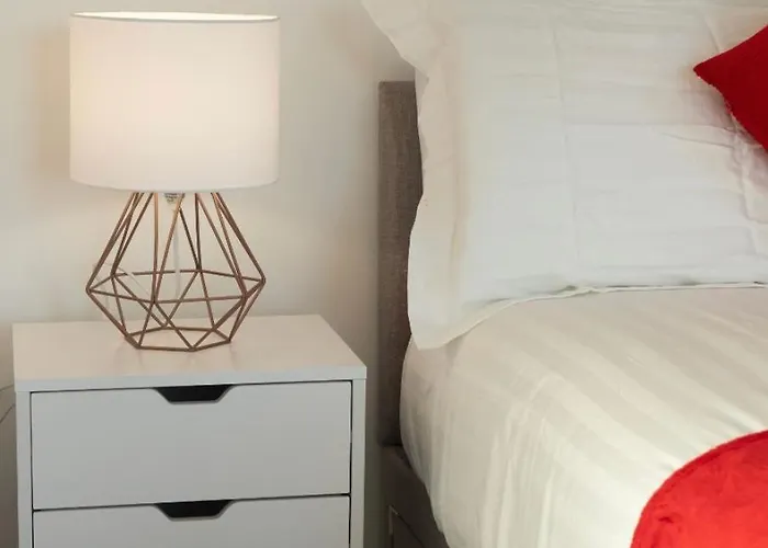 Holiday home Spacious 2-bed House, Free Parking, Fast Wi-fi, Netflix, Contractors Welcome Leeds (West Yorkshire)