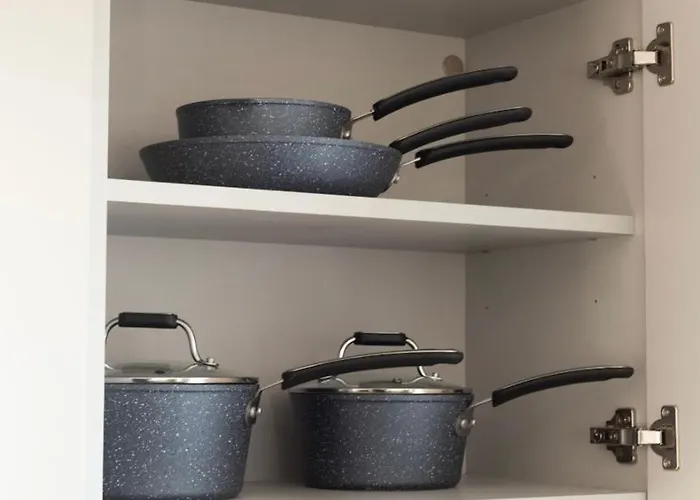 Spacious 2-bed House, Free Parking, Fast Wi-fi, Netflix, Contractors Welcome * Leeds (West Yorkshire)