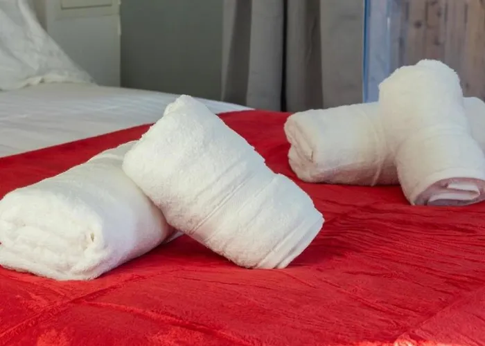 Spacious 2-bed House, Free Parking, Fast Wi-fi, Netflix, Contractors Welcome